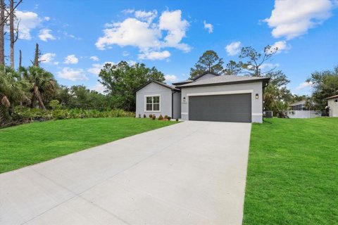 House in North Port, Florida 4 bedrooms, 184.88 sq.m. № 1680739 - photo 2