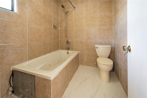 House in Royal Palm Beach, Florida 4 bedrooms, 223.52 sq.m. № 1935992 - photo 20