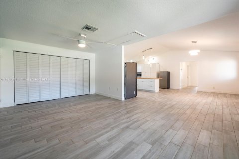 House in Royal Palm Beach, Florida 4 bedrooms, 223.52 sq.m. № 1935992 - photo 8