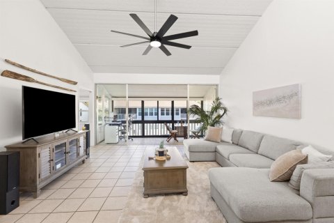 Condo in Stuart, Florida, 2 bedrooms  № 2082348 - photo 3