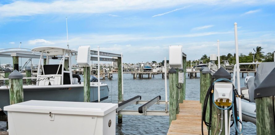 Condo in Stuart, Florida, 2 bedrooms  № 2082348