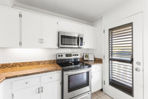 Condo in Stuart, Florida, 2 bedrooms  № 2082348 - photo 8