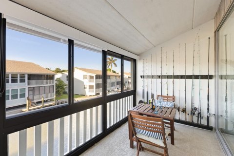 Condo in Stuart, Florida, 2 bedrooms  № 2082348 - photo 17
