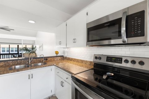 Condo in Stuart, Florida, 2 bedrooms  № 2082348 - photo 9