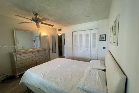 Condo in Deerfield Beach, Florida, 2 bedrooms  № 1953673 - photo 5
