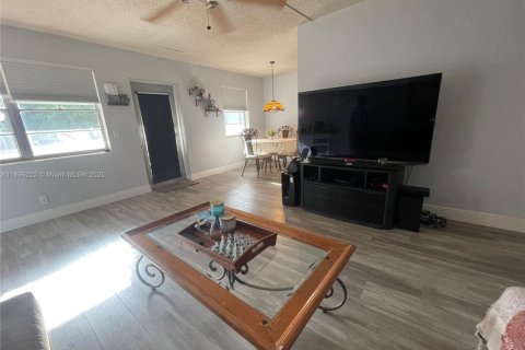 Condo in Deerfield Beach, Florida, 2 bedrooms  № 1953673 - photo 8