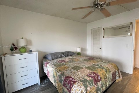 Condo in Deerfield Beach, Florida, 2 bedrooms  № 1953673 - photo 12