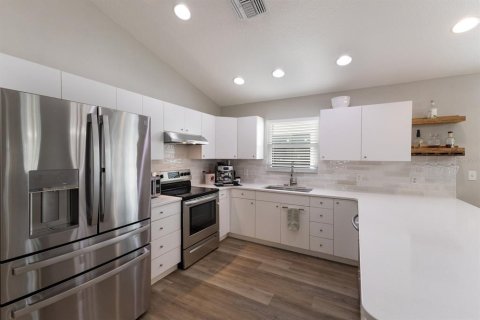 House in Bradenton, Florida 3 bedrooms, 122.63 sq.m. № 1902658 - photo 9