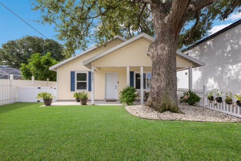 House in Bradenton, Florida 3 bedrooms, 122.63 sq.m. № 1902658 - photo 1