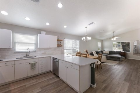 House in Bradenton, Florida 3 bedrooms, 122.63 sq.m. № 1902658 - photo 10