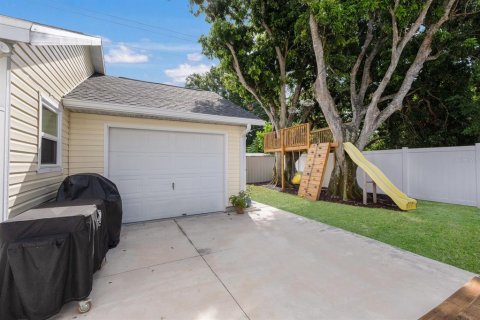 House in Bradenton, Florida 3 bedrooms, 122.63 sq.m. № 1902658 - photo 25