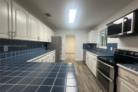 Снять в аренду виллу или дом в Хомстед, Флорида 3 спальни, 160.26м2, № 1965605 - фото 10