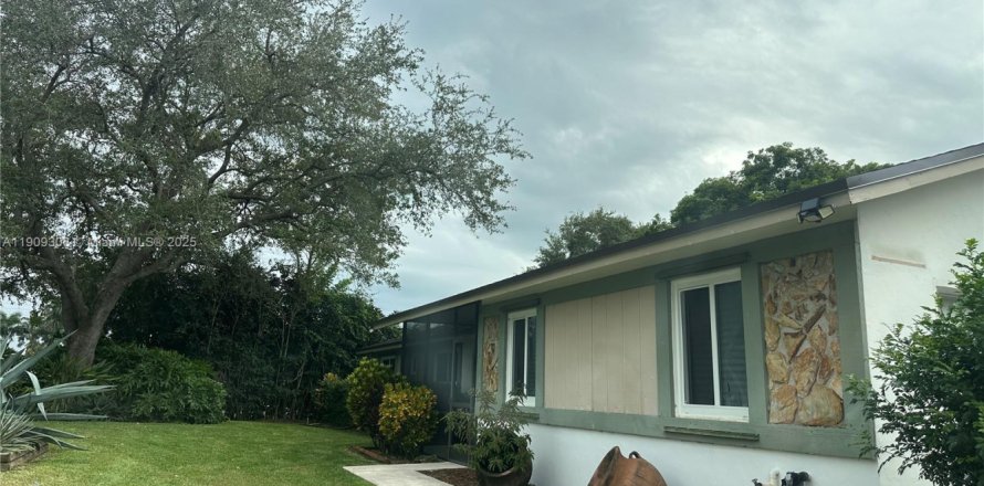 Дом в Хомстед, Флорида 3 спальни, 160.26м2 № 1965605