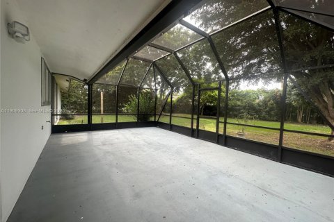 Снять в аренду виллу или дом в Хомстед, Флорида 3 спальни, 160.26м2, № 1965605 - фото 26