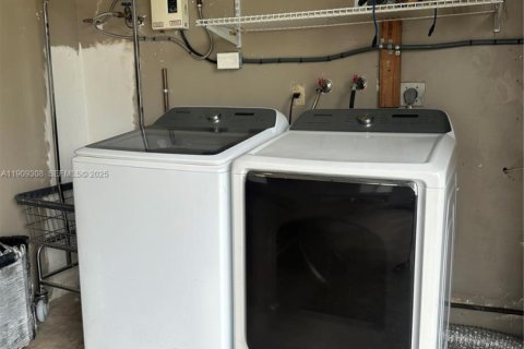 Снять в аренду виллу или дом в Хомстед, Флорида 3 спальни, 160.26м2, № 1965605 - фото 28