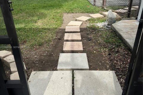 Снять в аренду виллу или дом в Хомстед, Флорида 3 спальни, 160.26м2, № 1965605 - фото 30