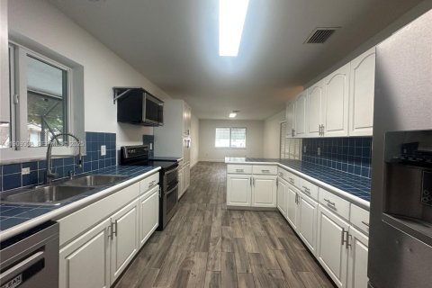 Снять в аренду виллу или дом в Хомстед, Флорида 3 спальни, 160.26м2, № 1965605 - фото 11