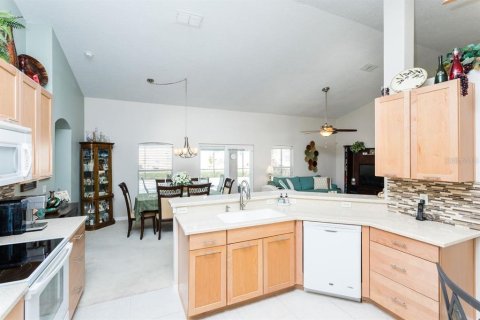 Villa ou maison à vendre à Clermont, Floride: 3 chambres, 154.78 m2 № 2418477 - photo 10