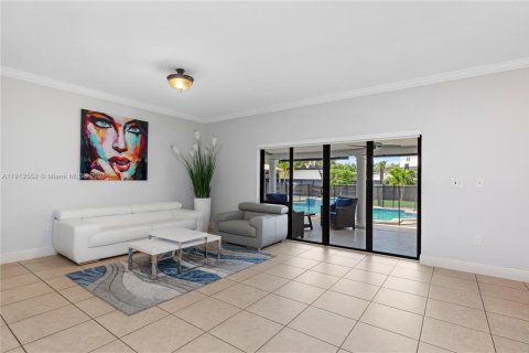 Casa en venta en Miami, Florida, 4 dormitorios, 175.4 m2 № 1969371 - foto 8