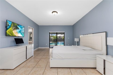 Casa en venta en Miami, Florida, 4 dormitorios, 175.4 m2 № 1969371 - foto 22
