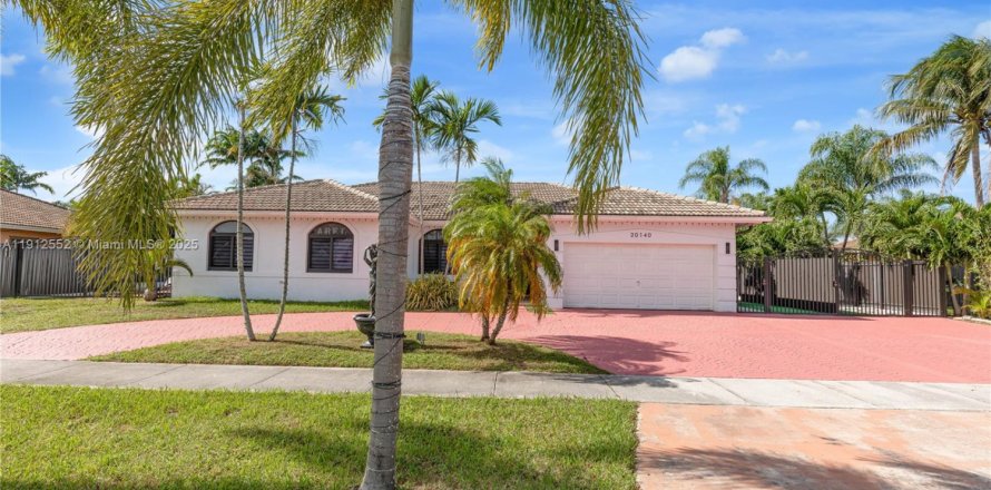 Casa en Miami, Florida 4 dormitorios, 175.4 m2 № 1969371