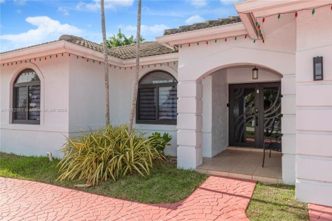 Casa en venta en Miami, Florida, 4 dormitorios, 175.4 m2 № 1969371 - foto 4