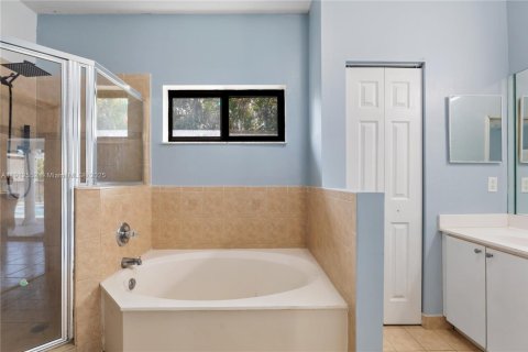 Casa en venta en Miami, Florida, 4 dormitorios, 175.4 m2 № 1969371 - foto 24