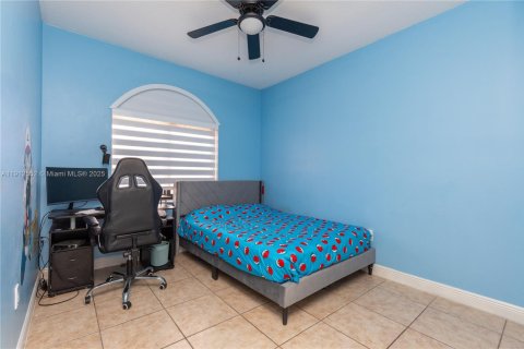 Casa en venta en Miami, Florida, 4 dormitorios, 175.4 m2 № 1969371 - foto 27