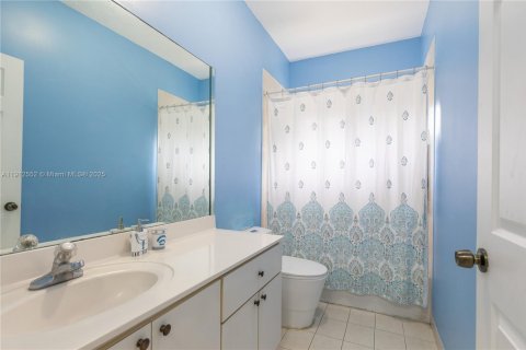 Casa en venta en Miami, Florida, 4 dormitorios, 175.4 m2 № 1969371 - foto 28