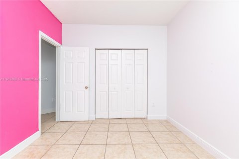 Casa en venta en Miami, Florida, 4 dormitorios, 175.4 m2 № 1969371 - foto 18