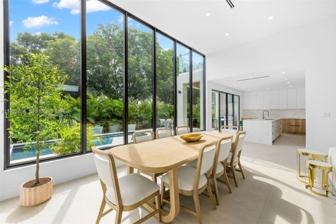 Casa en venta en Miami, Florida, 4 dormitorios, 268.49 m2 № 1982715 - foto 16