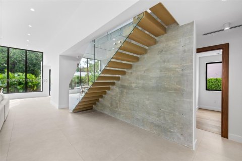 Casa en venta en Miami, Florida, 4 dormitorios, 268.49 m2 № 1982715 - foto 27