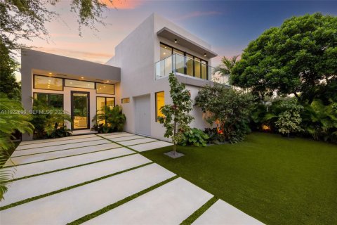 Casa en venta en Miami, Florida, 4 dormitorios, 268.49 m2 № 1982715 - foto 3