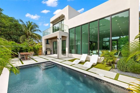 Casa en venta en Miami, Florida, 4 dormitorios, 268.49 m2 № 1982715 - foto 2
