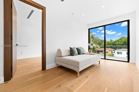 Casa en venta en Miami, Florida, 4 dormitorios, 268.49 m2 № 1982715 - foto 29