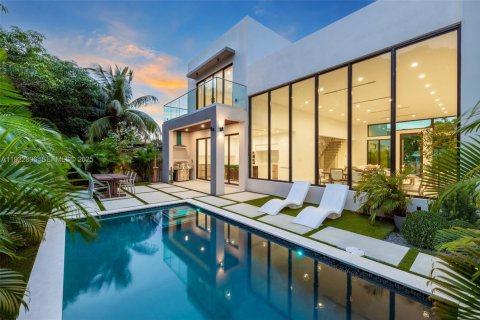 Casa en venta en Miami, Florida, 4 dormitorios, 268.49 m2 № 1982715 - foto 1