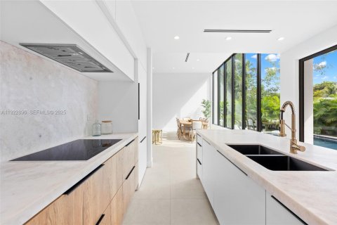 Casa en venta en Miami, Florida, 4 dormitorios, 268.49 m2 № 1982715 - foto 17
