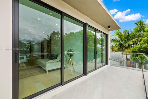 Casa en venta en Miami, Florida, 4 dormitorios, 268.49 m2 № 1982715 - foto 30