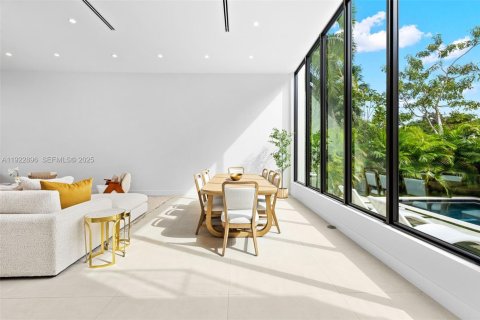 Casa en venta en Miami, Florida, 4 dormitorios, 268.49 m2 № 1982715 - foto 14