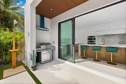Casa en venta en Miami, Florida, 4 dormitorios, 268.49 m2 № 1982715 - foto 24