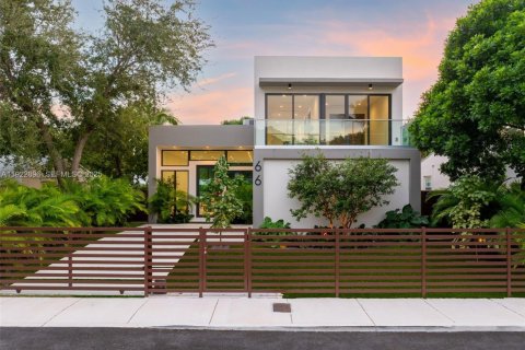 Casa en venta en Miami, Florida, 4 dormitorios, 268.49 m2 № 1982715 - foto 5