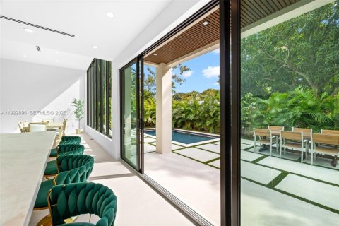 Casa en venta en Miami, Florida, 4 dormitorios, 268.49 m2 № 1982715 - foto 23