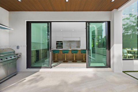 Casa en venta en Miami, Florida, 4 dormitorios, 268.49 m2 № 1982715 - foto 25