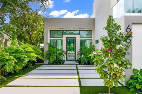Casa en venta en Miami, Florida, 4 dormitorios, 268.49 m2 № 1982715 - foto 6