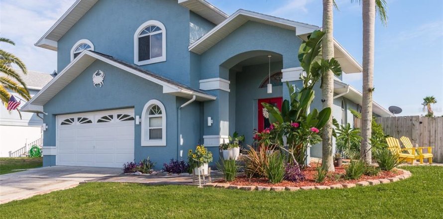 House in New Port Richey, Florida 3 bedrooms, 230.77 sq.m. № 1837558