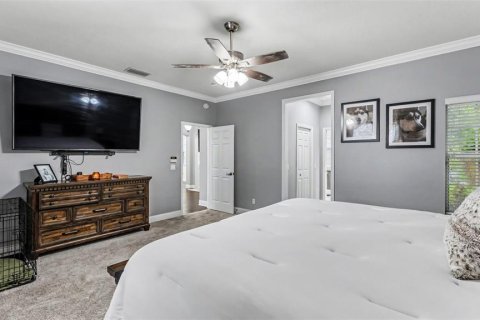 House in Lakeland, Florida 5 bedrooms, 246.01 sq.m. № 2150168 - photo 25