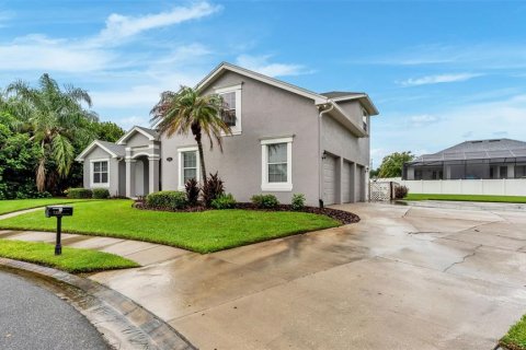 House in Lakeland, Florida 5 bedrooms, 246.01 sq.m. № 2150168 - photo 3
