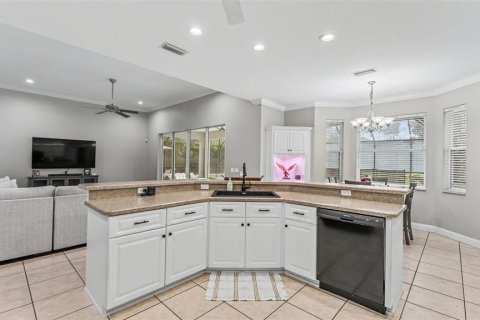 House in Lakeland, Florida 5 bedrooms, 246.01 sq.m. № 2150168 - photo 19