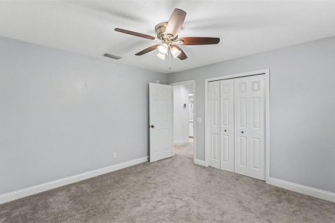 House in Lakeland, Florida 5 bedrooms, 246.01 sq.m. № 2150168 - photo 30
