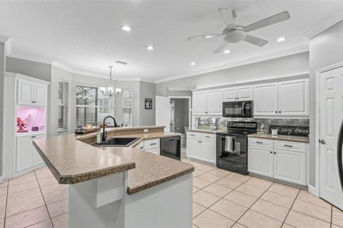 House in Lakeland, Florida 5 bedrooms, 246.01 sq.m. № 2150168 - photo 16